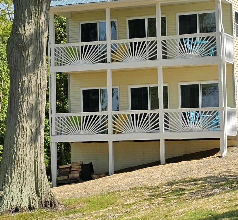 Seaside Lake-Front Cottage Madison Exterior photo
